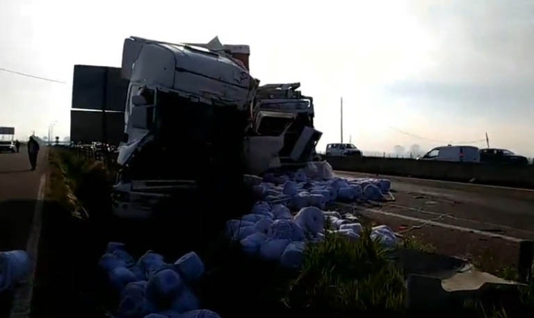 Acidente com 5 camiões e vários ligeiros na A6 deixa 16 pessoas feridas em Elvas